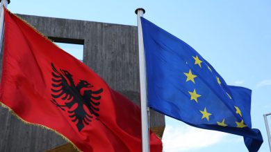 Застава Албаније и ЕУ